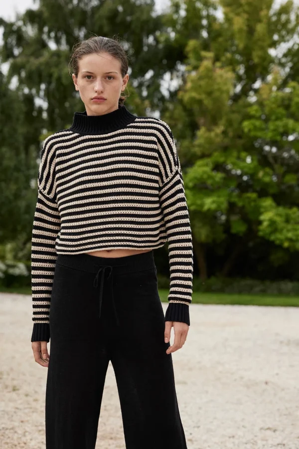 ARCAA June Cropped Sweater - Sand & Black