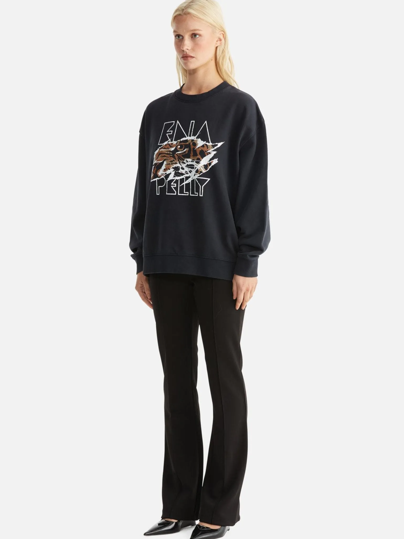 ena_pelly_lilly_oversized_1-1.webp Ena Pelly Lilly Oversized Sweater Tigers Eye - Vintage Black